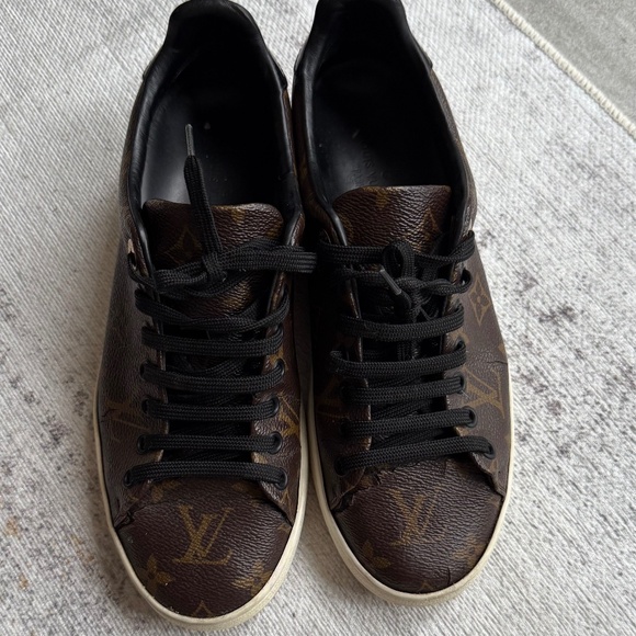 Louis Vuitton sneakers - Picture 1 of 4